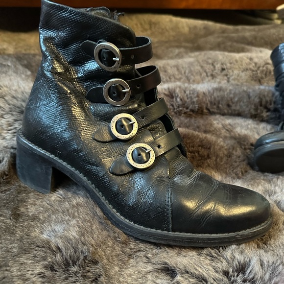 Miz Mooz  Buckle Ankle Boots Black. Not sure of style. Gently worn see pic - Picture 4 of 11